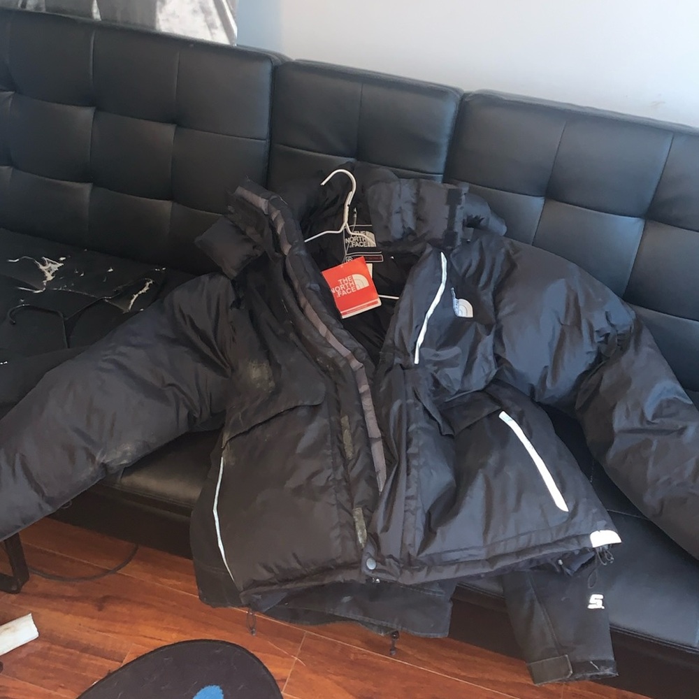Heavy north face jacket still has tags on it  size large 200$